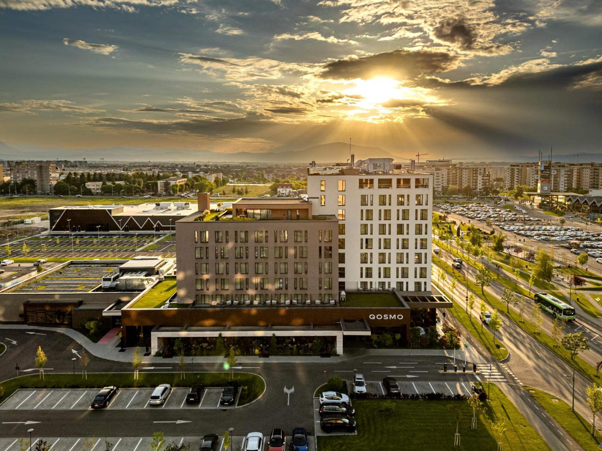 Qosmo Brasov Hotel Exterior photo